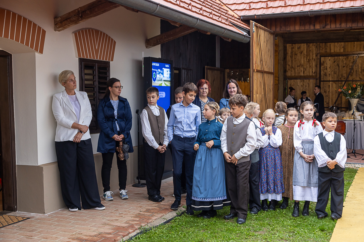 OŠ Kobilje, folklorna skupina